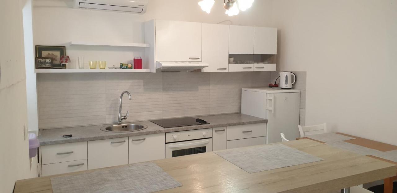 Ulica Dvori Narca 12 Apartment 4+2 Per. Baška Exteriör bild